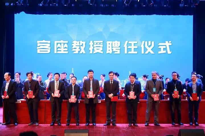 達(dá)內(nèi)與浙江廣廈建設(shè)職業(yè)技術(shù)學(xué)院攜手簽約，共建達(dá)內(nèi)學(xué)院