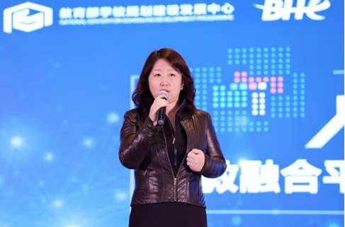 北京聯(lián)合大學(xué)學(xué)術(shù)委員會(huì)副主任，北京市信息服務(wù)工程重點(diǎn)實(shí)驗(yàn)室主任鮑鴻教授