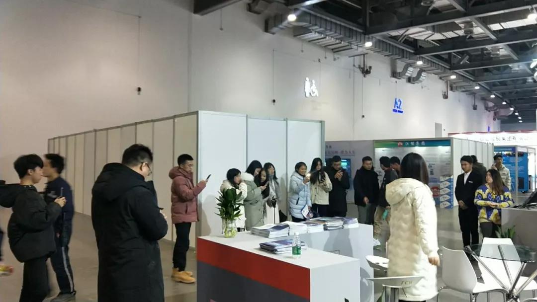 簽約5所高校，發(fā)布2大項目，達內(nèi)在江西省第二屆高?？萍汲晒骨袑嵧苿赢a(chǎn)學(xué)研用深度融合