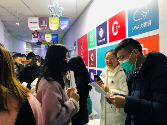 學計算機一個月能掙多少錢